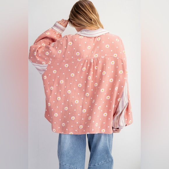 #287 New! Easel Cotton Oversized Embroidered Floral Top - Picture 3 of 3